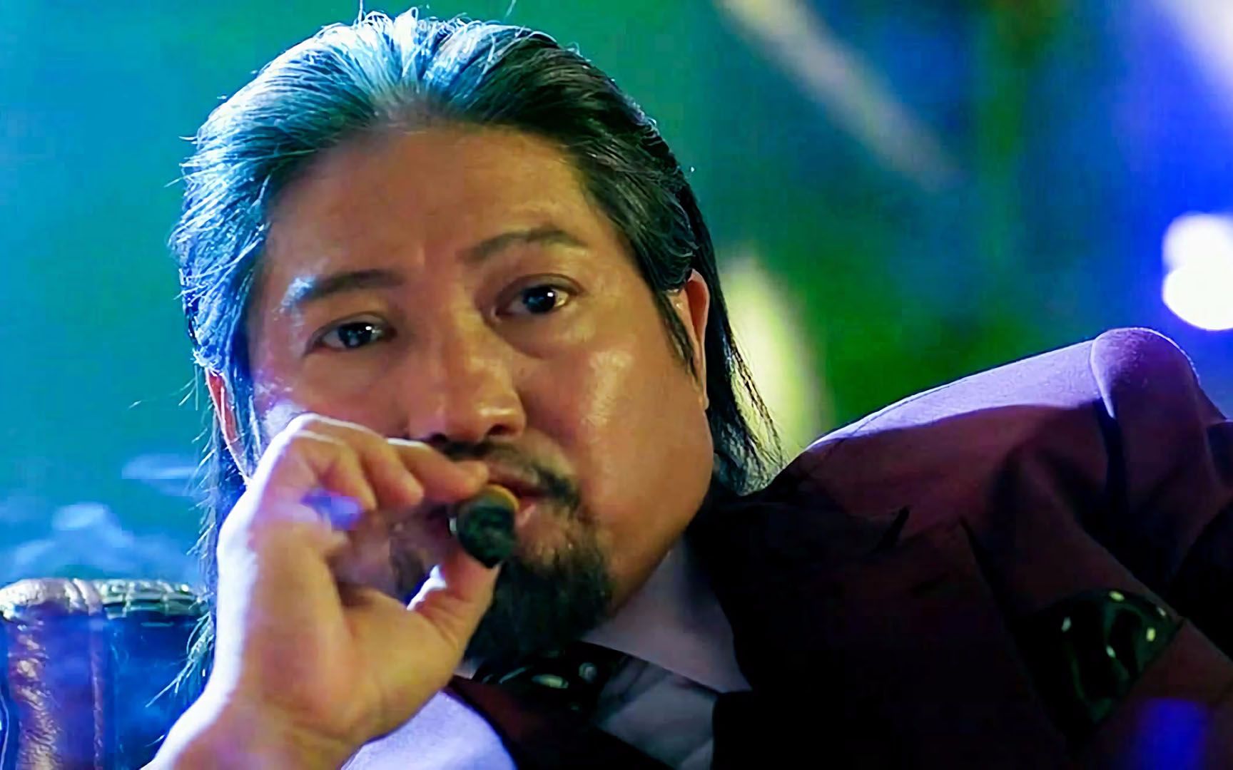 洪金宝霸气出演黑帮老大,警察都束手无策,白毛吴京也得听他的