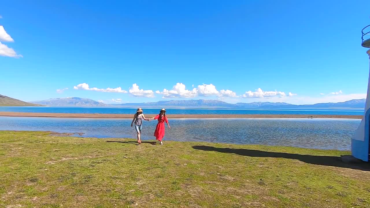 476_最好的闺蜜最美的风景一个会拍照的人一段甜蜜的旅行旅行1857