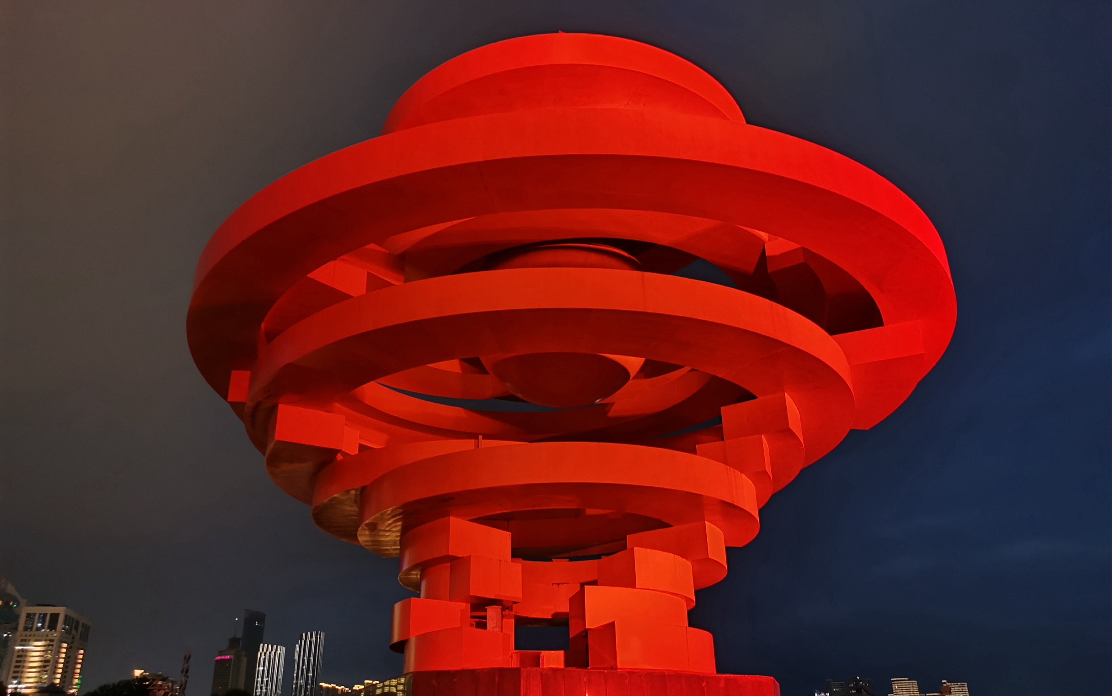 【青岛vlog】在青岛的最后一个夜晚!在傍晚揭露五四广场雕塑的真面目?