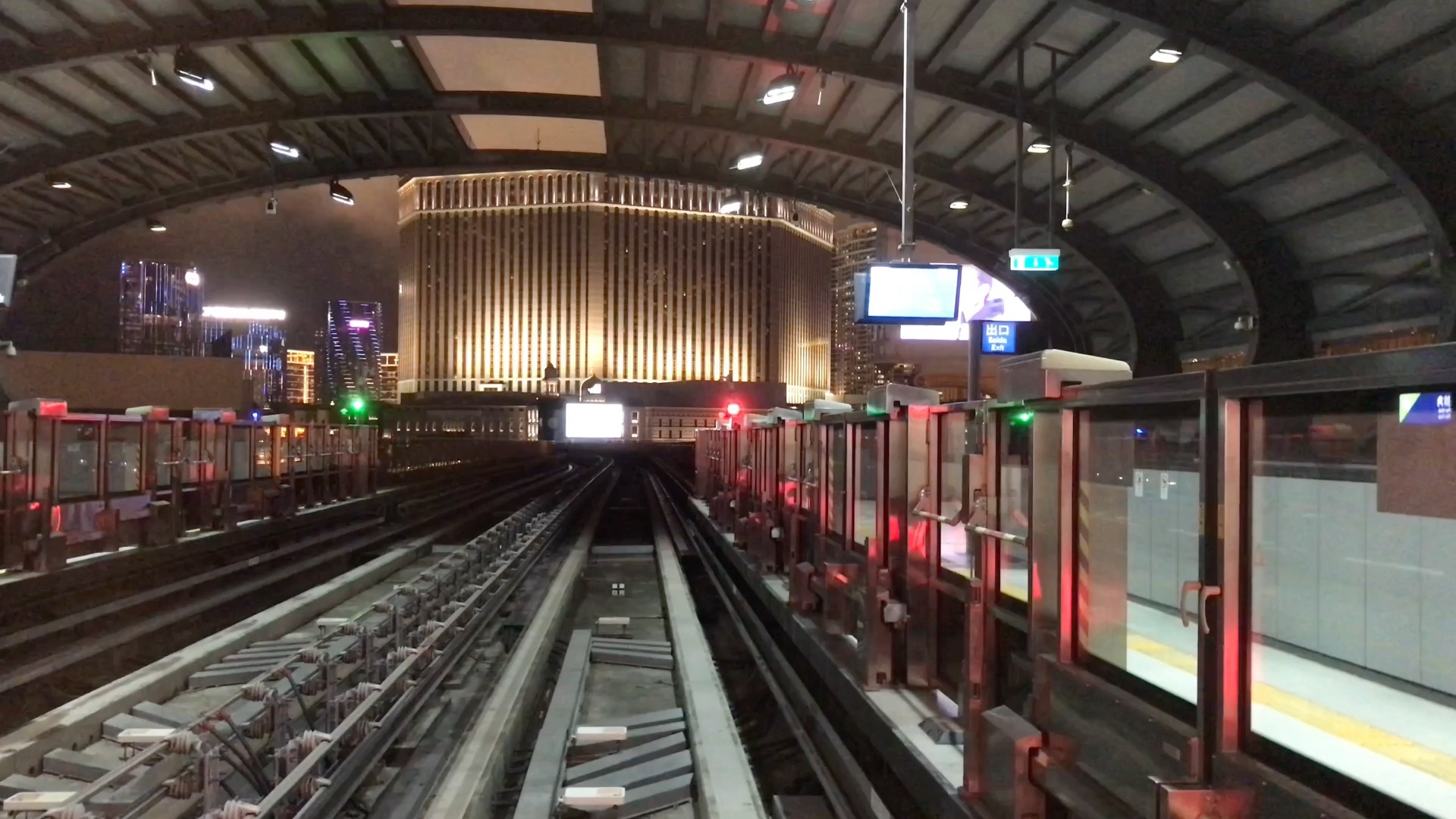 【澳门轻轨pov】一起来看澳门凼仔夜景(报站cc字幕待上传