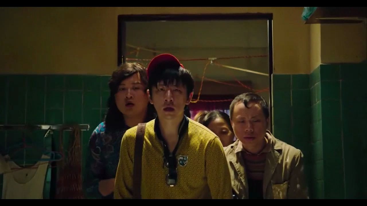 美人鱼：馆长装美人鱼被人嫌弃了，田鸡的表情也是搞笑了