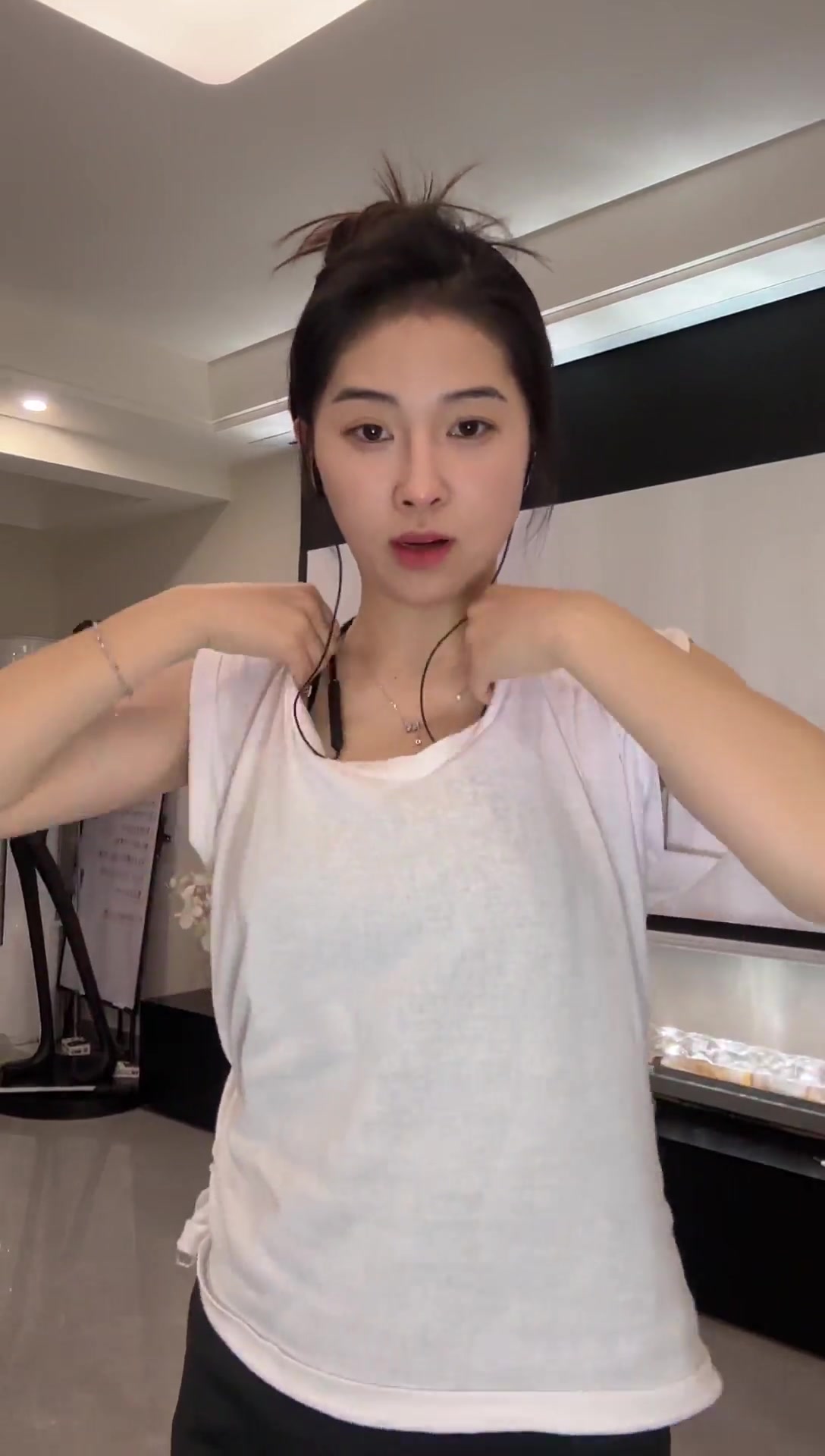 小允儿 第一次直播 2023-04-27 录播