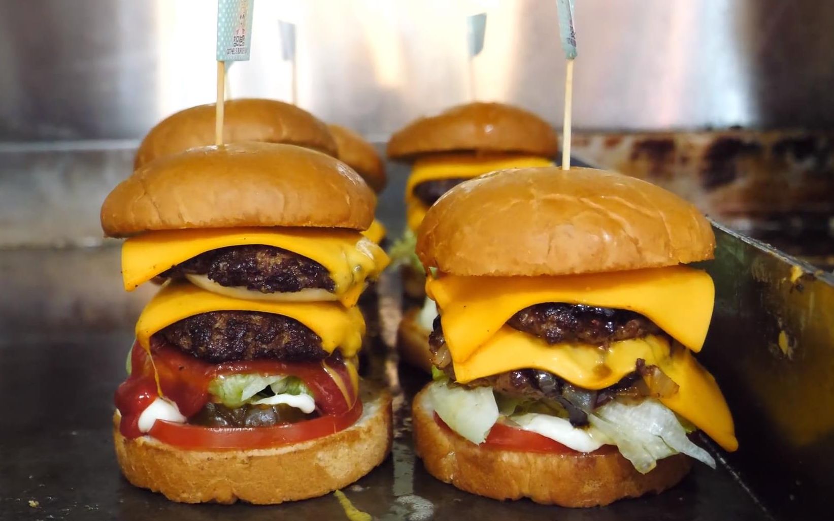 超厚多层手工汉堡,这么大的汉堡你能吃几个?_哔哩哔哩_bilibili