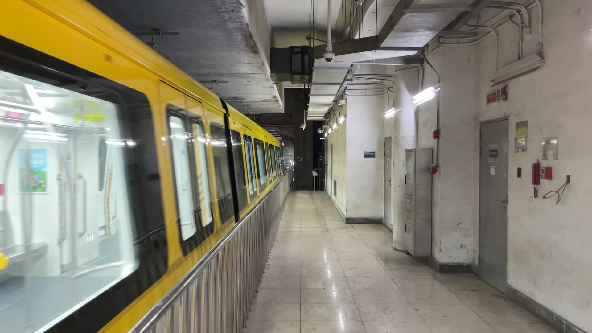 杭州地铁3号线0304武林广场站出站