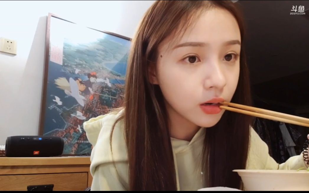 网红周二珂直播自爆感情状态已不是单身