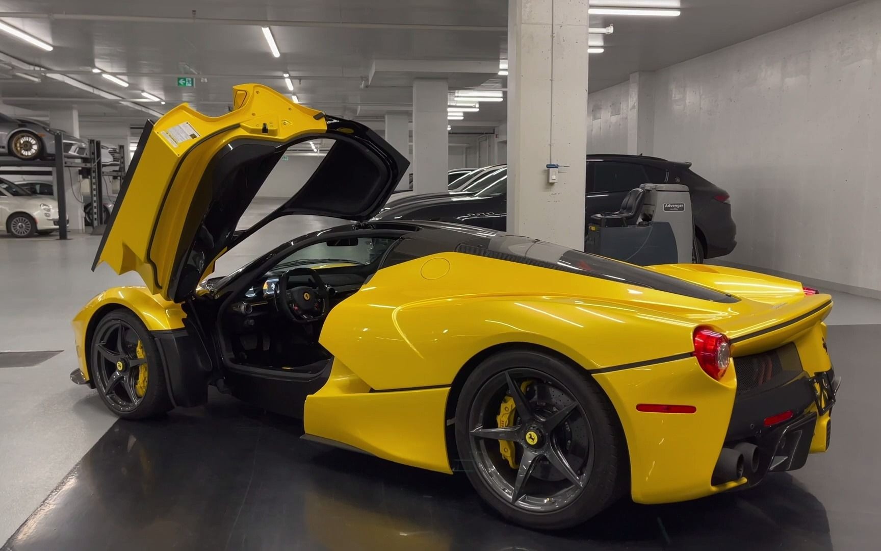 限量499台的法拉利 拉法,骚黄色,你喜欢吗?