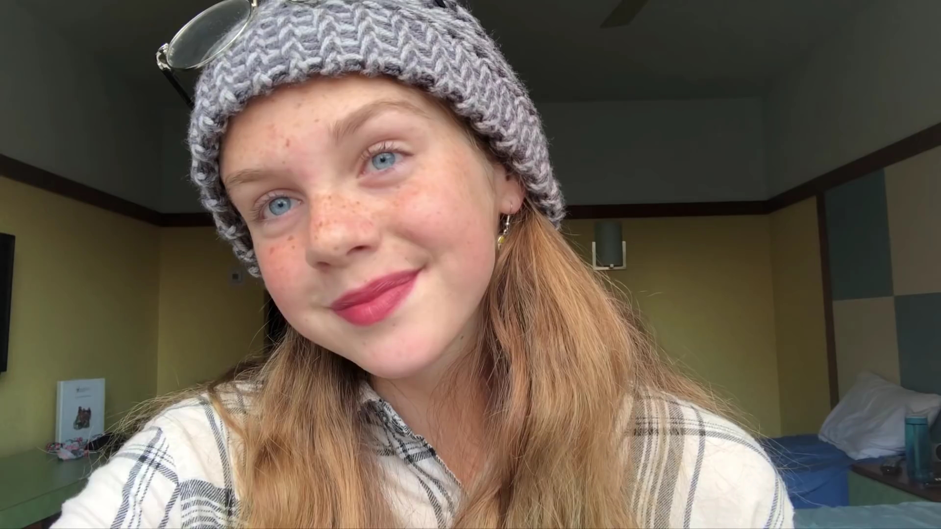 【18岁童颜姐姐已成年gracie k】讲述我为什么会在医院!已成年