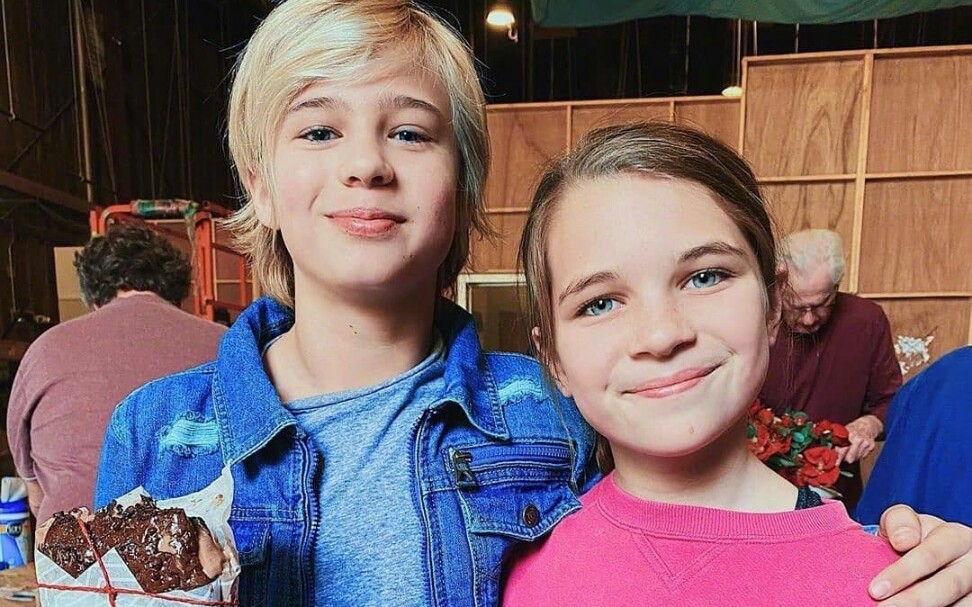 《少年谢尔顿》【精彩片段】小missy第一次和男生牵手,太可爱了.