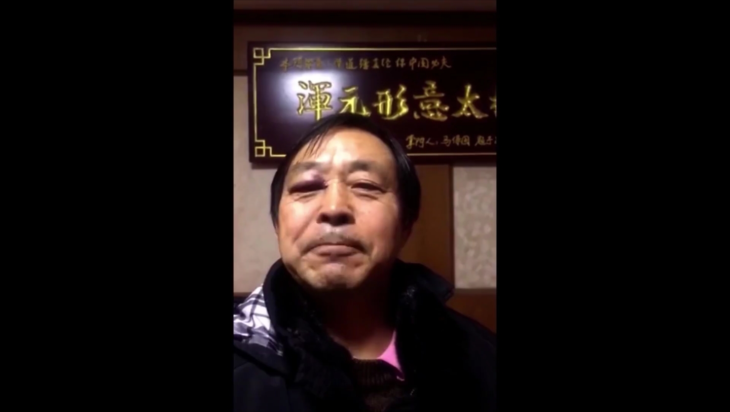 两小伙不讲武德对我马老师指指点点