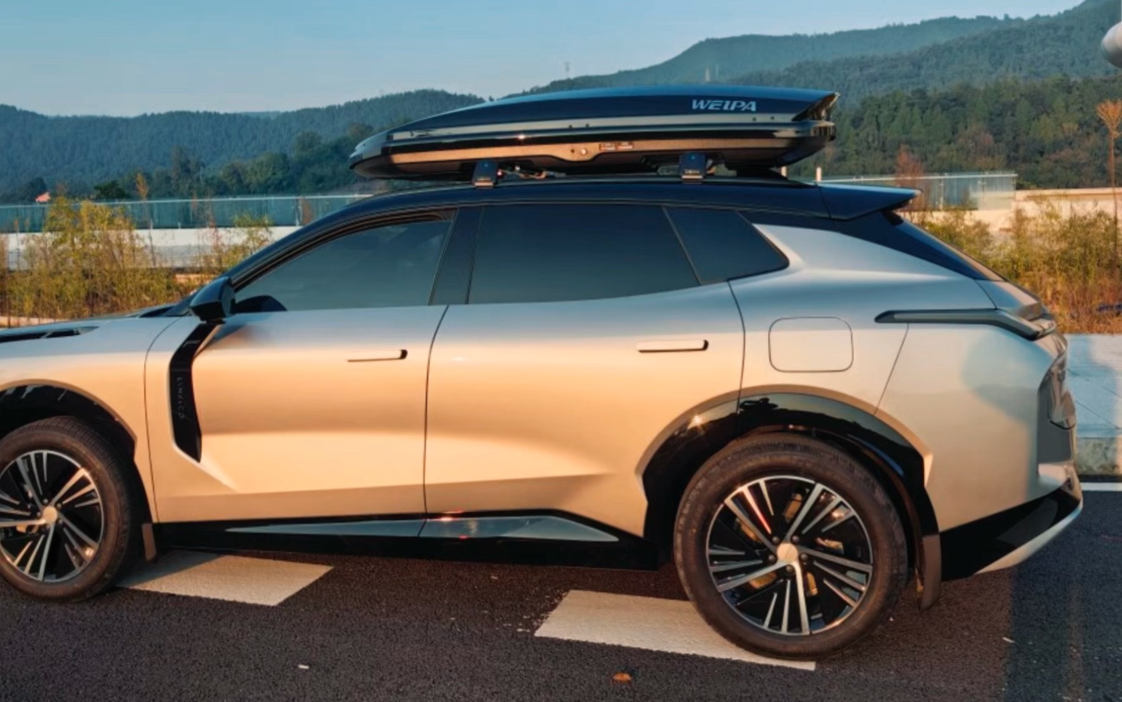 领克08车顶行李箱,韦帕weipa车载旅行箱