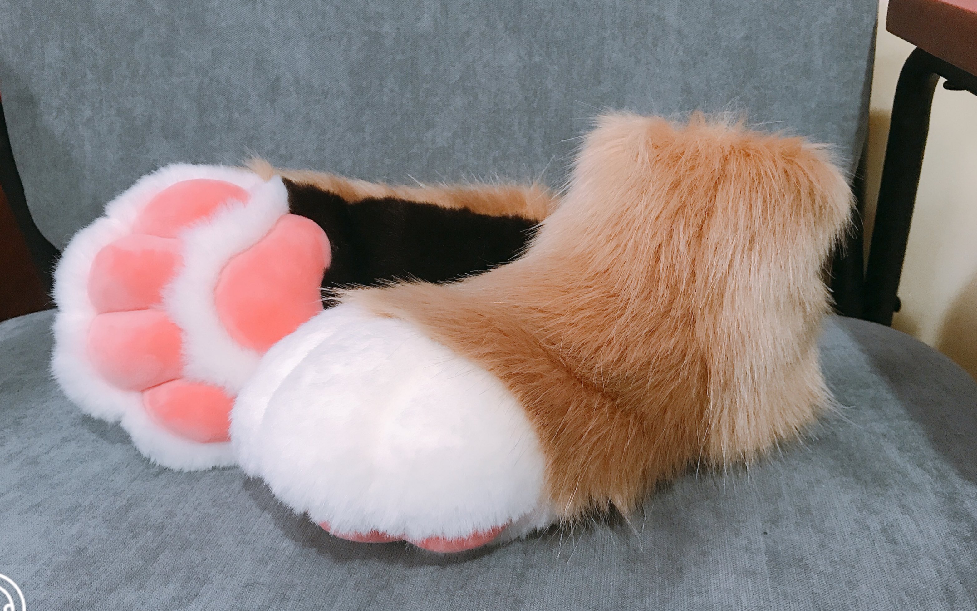 fursuit制作之前群里抽奖的奖品爪袜展示可以委托哦