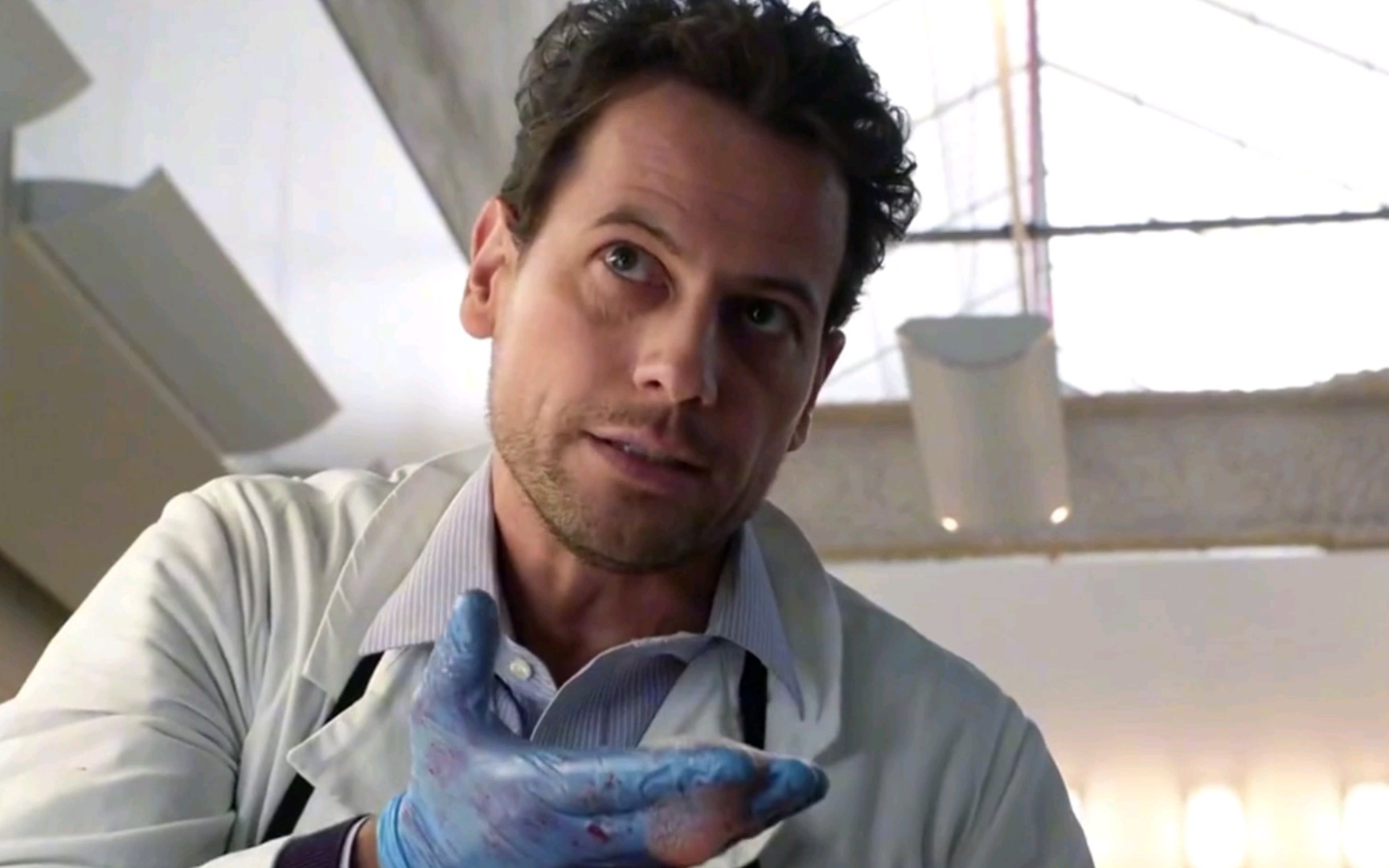 这个帅小伙200岁啦破一个案领两个盒饭不死法医