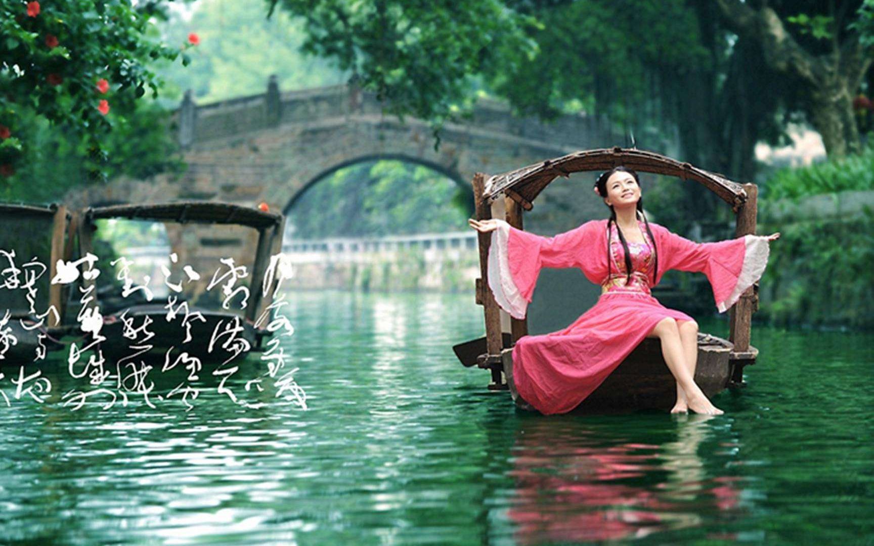 李本良演奏的二胡曲《秋水伊人》