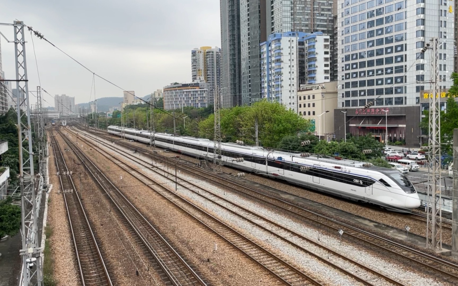 广深线crh1a1006动车组会车crh6a0625动车组通过广园快速路瘦狗南路跨