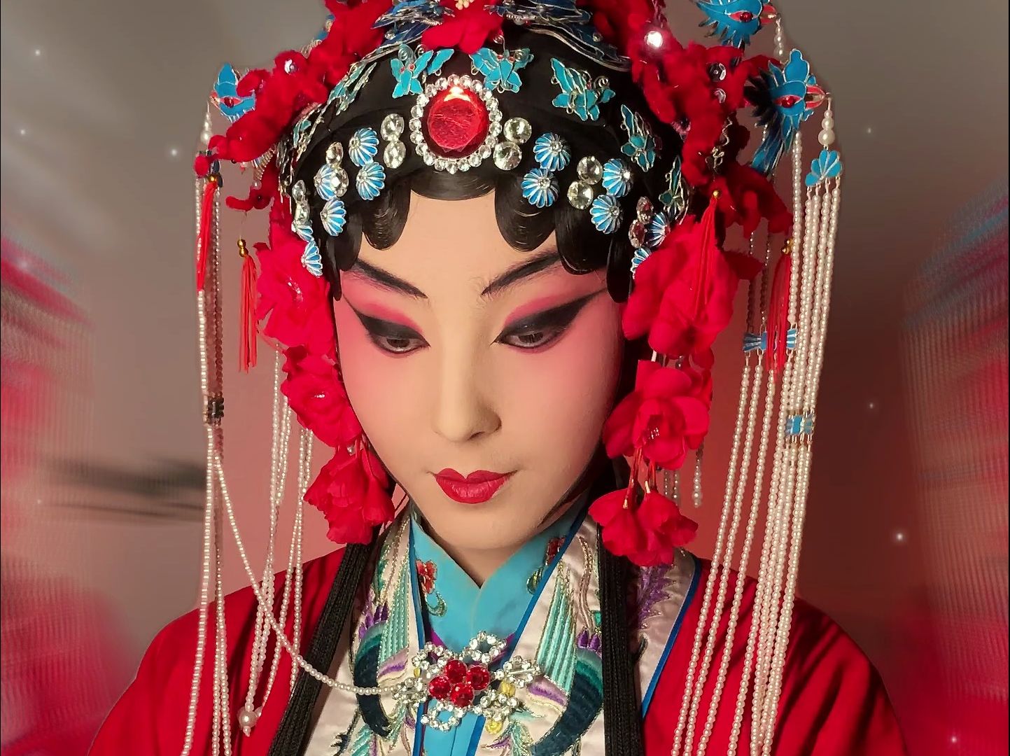 京剧变装|待上浓妆,好戏开场,台上悲欢皆我独吟唱