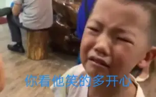 Скачать видео: 对付熊孩子就要这样!太解气(￣y▽￣)~*捂嘴偷笑