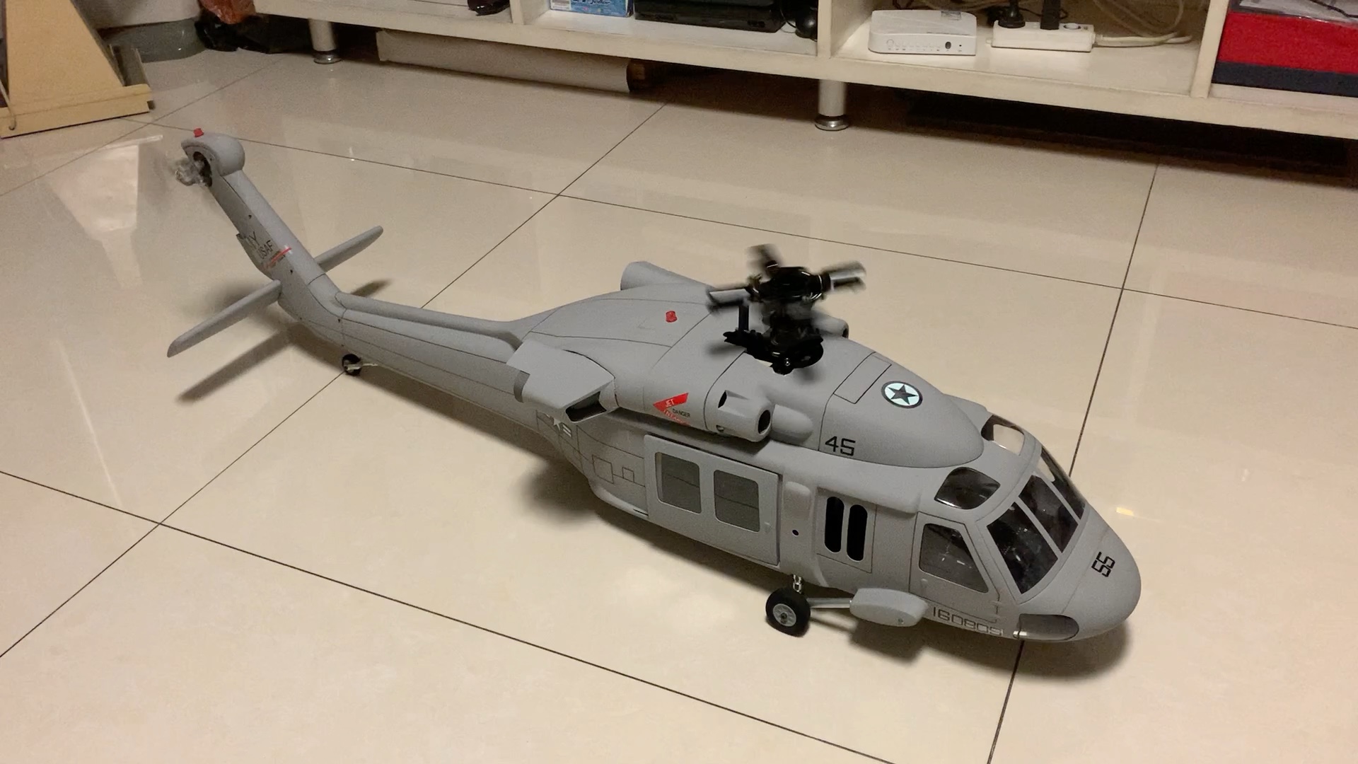 500级像真机,黑鹰直升机,遥控,无桨叶通电_哔哩哔哩 (゜-゜)つロ 干杯