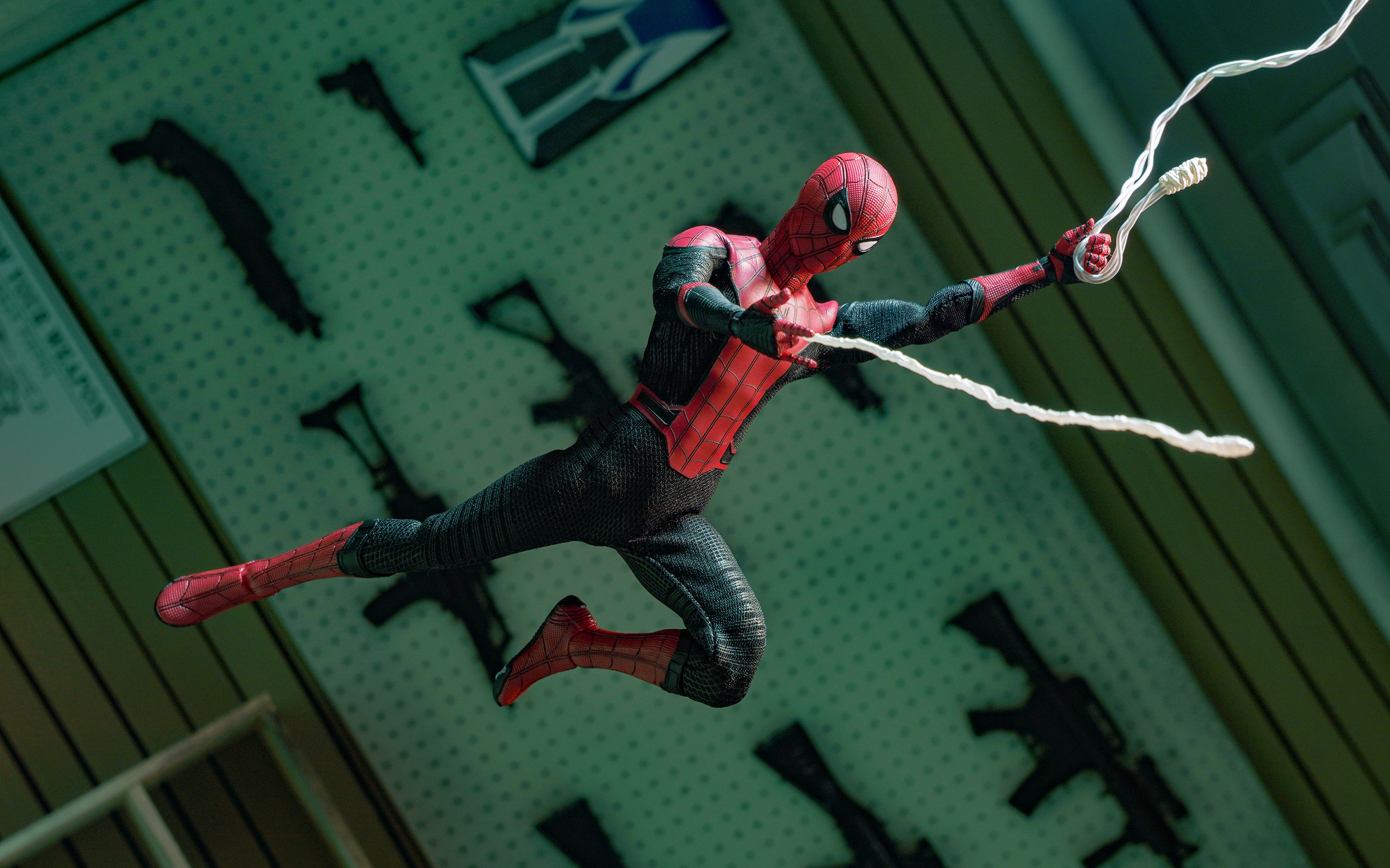 谢你一脸蜘蛛丝!mezco黑红战衣蜘蛛侠【把玩分享】_哔哩哔哩_bilibili