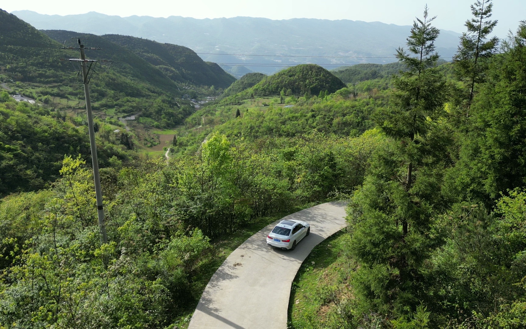 重庆市武隆区仙女山s203省道航拍 南天湖旅游度假区附近的 dji mini 3