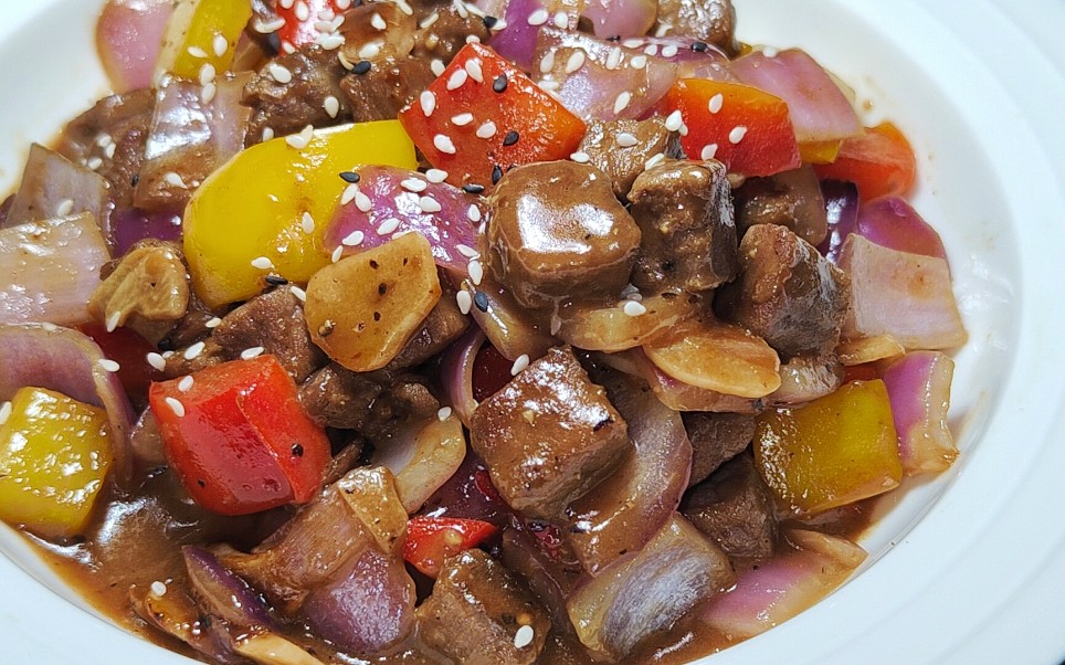 无敌下饭～黑椒牛肉粒,酱香浓郁,拌饭一绝