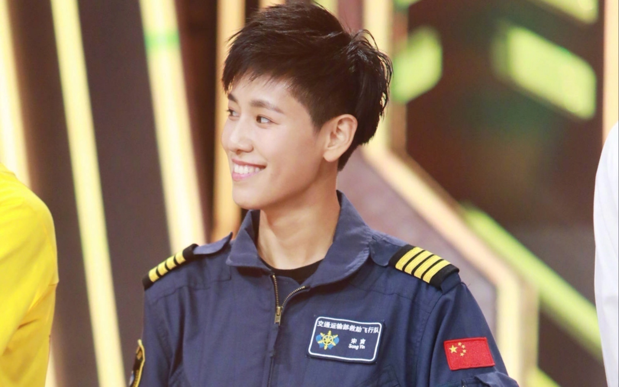 致敬电影《紧急救援》东海救助局救助飞行队搜救机长原型——宋寅.