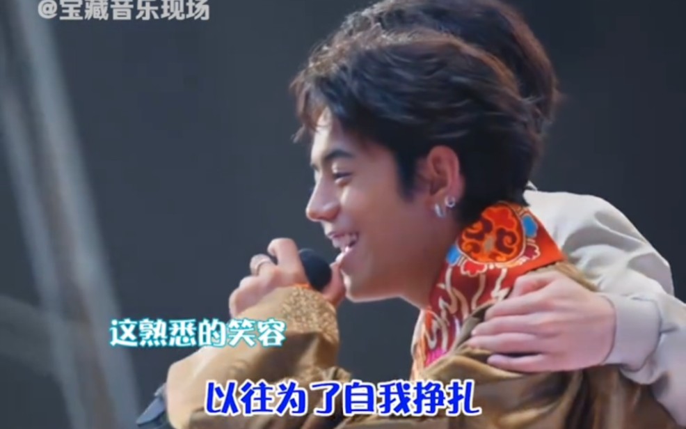 丁真用藏话唱粤语歌,语言系统直接紊乱了,唱到一半