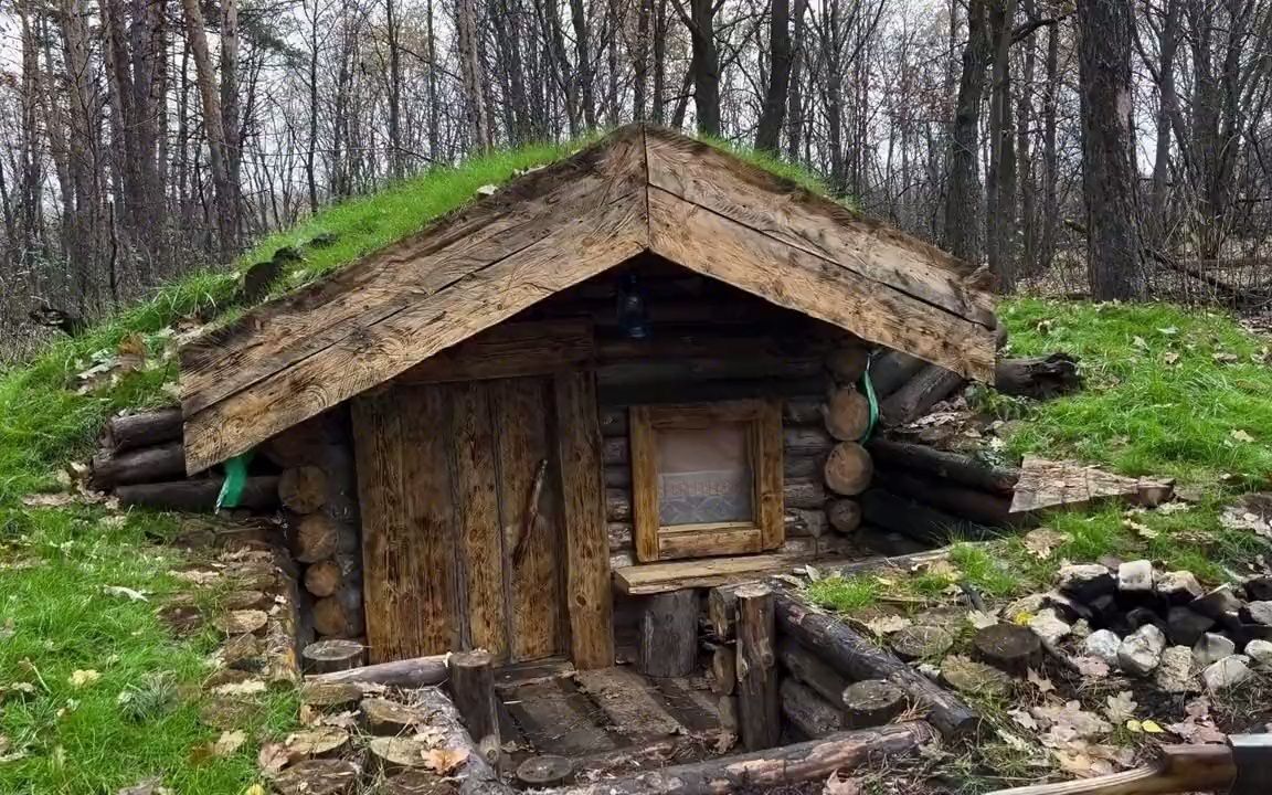 户外小哥搭建庇护所10