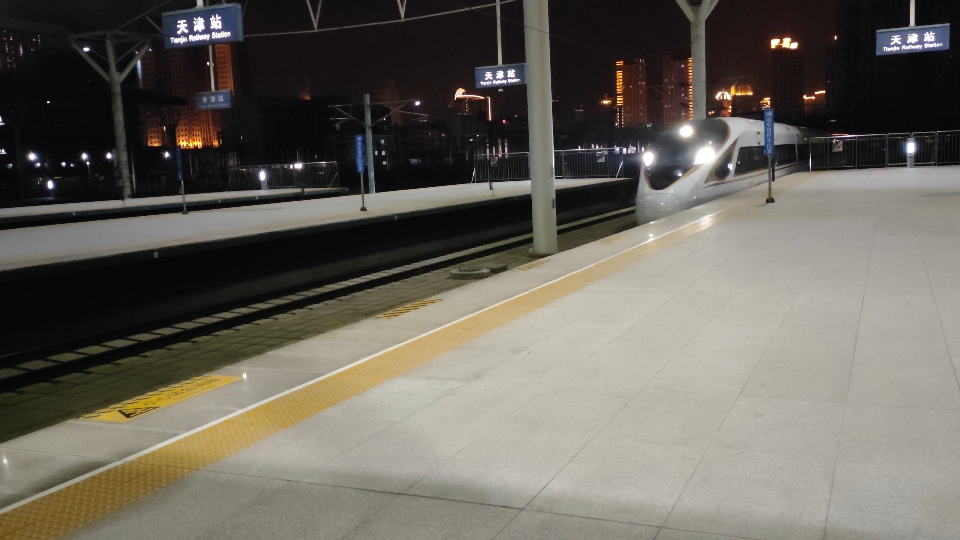 天津站16 17站台c2595次出入站及c2597入站