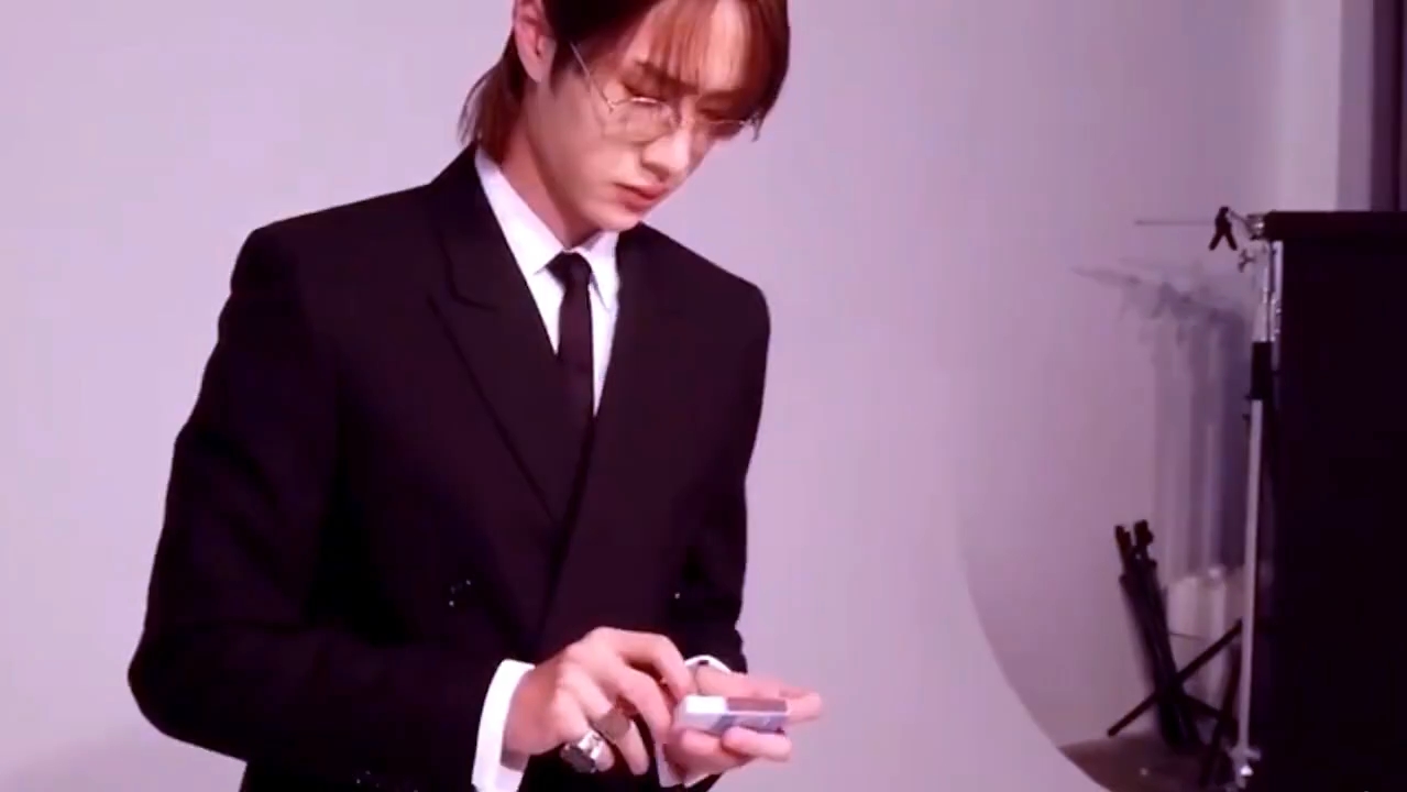 王一博这哪里是在弹火柴?简直是弹我的心啊!(求一个三连)