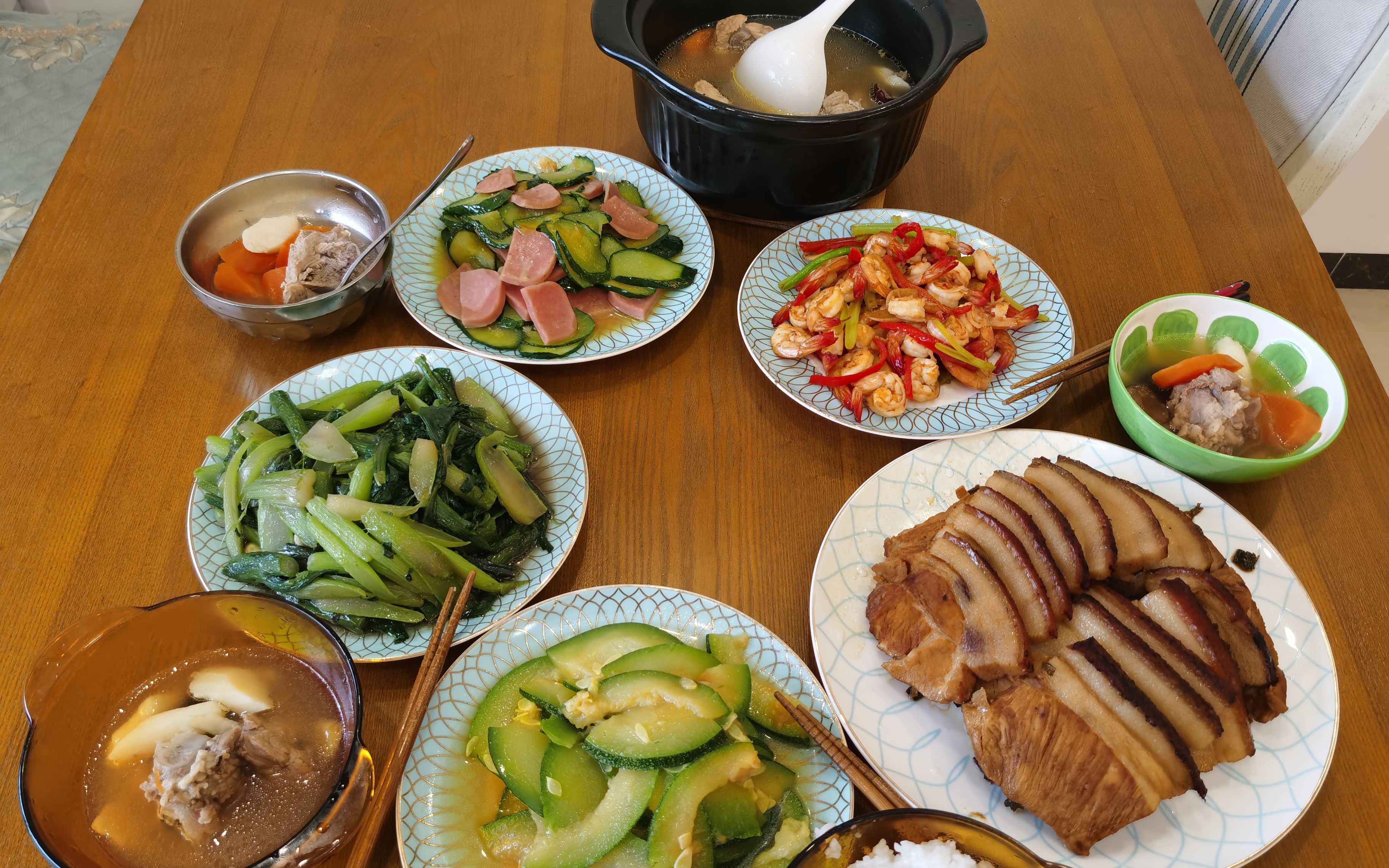 结婚9年没做过年夜饭,中午5菜1汤,有虾有扣肉有汤,吃的真开心