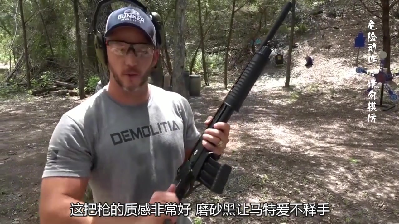 国外小哥的疯狂实验,莫辛纳甘不敌黄金ak,特殊防弹衣震撼全场!