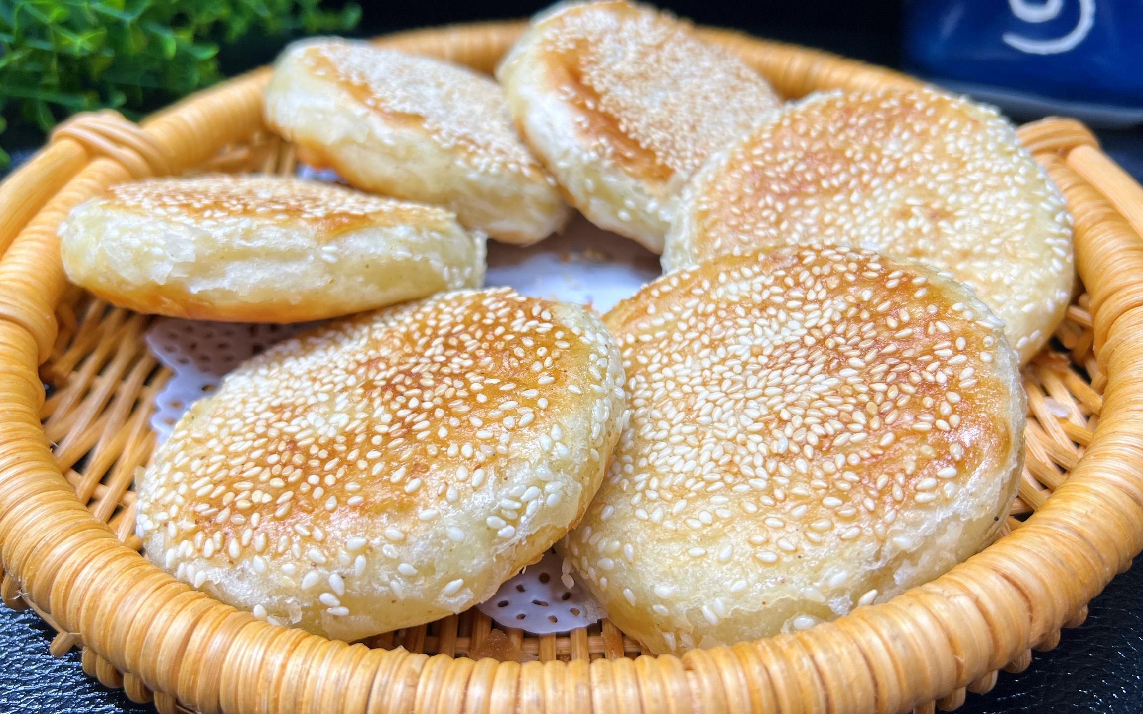 早餐店排队买的油酥烧饼,教你在家做,酥脆掉渣,一层更比一层香