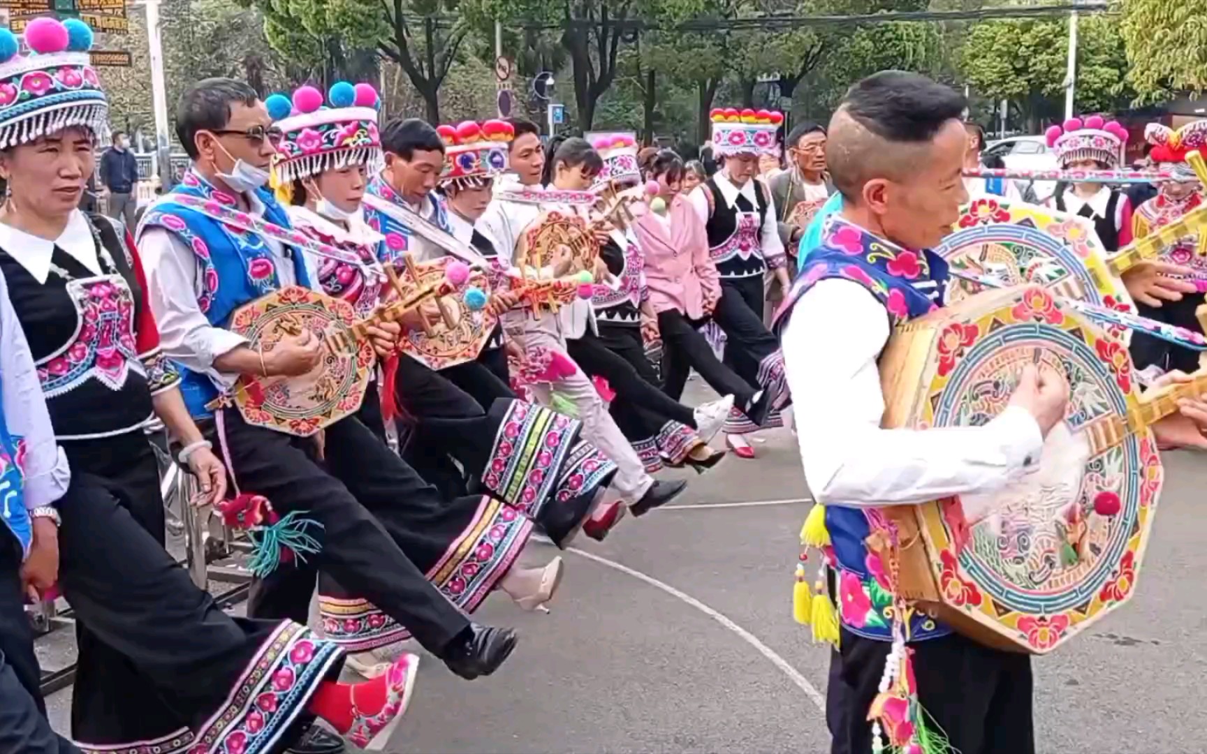 活动【左脚舞】云南彝族左脚舞,原生态三弦配山歌