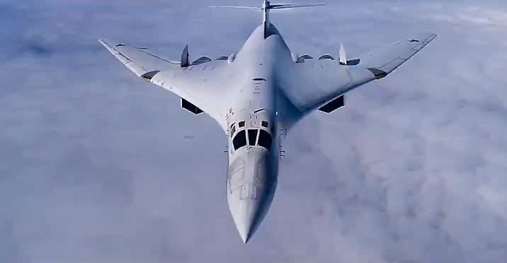 图160超音速变后掠翼远程战略轰炸机