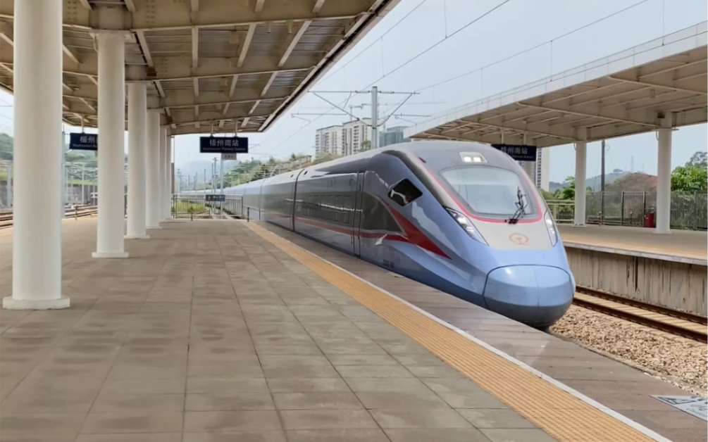 复兴号进站了(4k直拍)