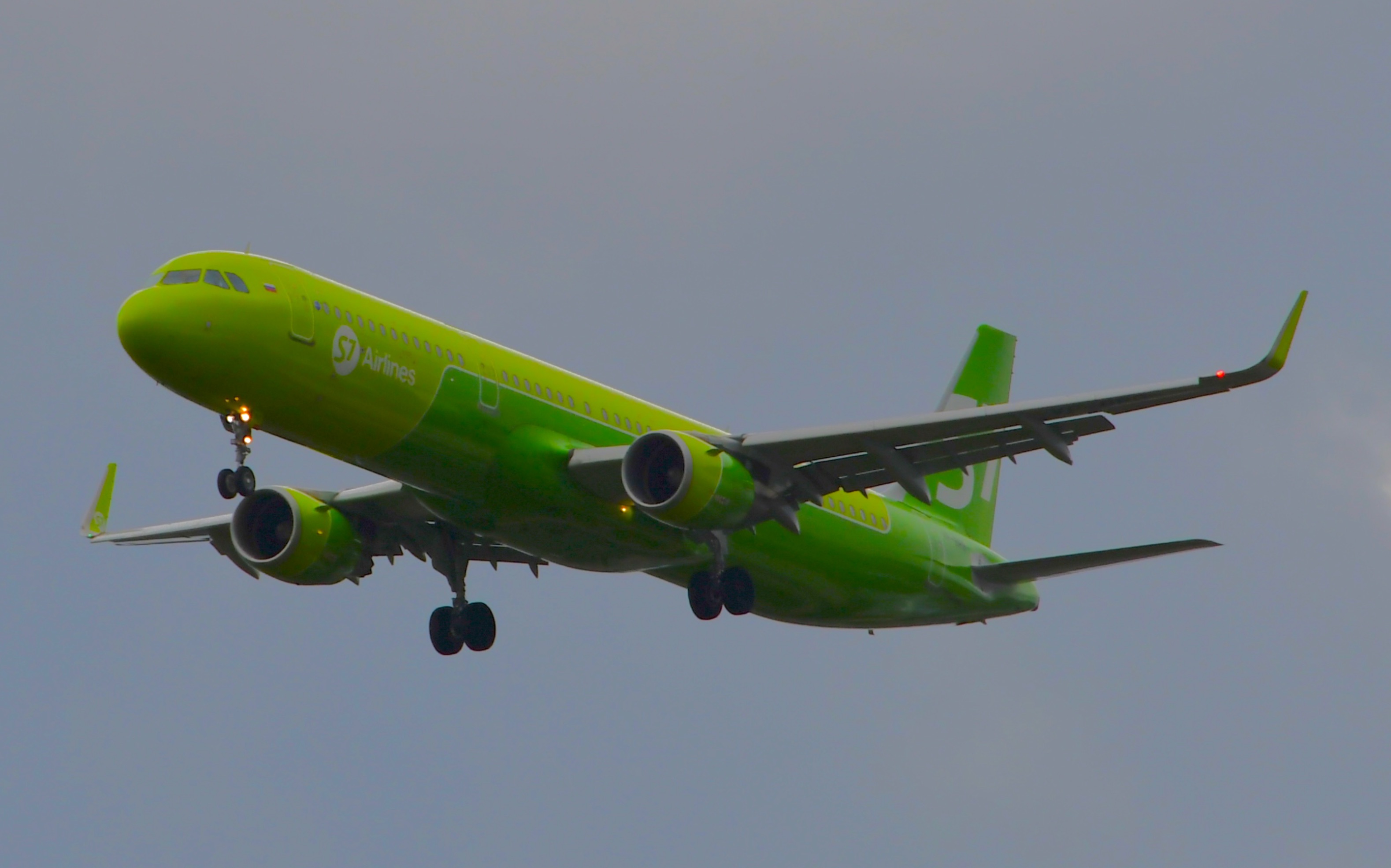 3日午后多架重型机降落首都机场,新西伯利亚航空a321-200,联邦快递