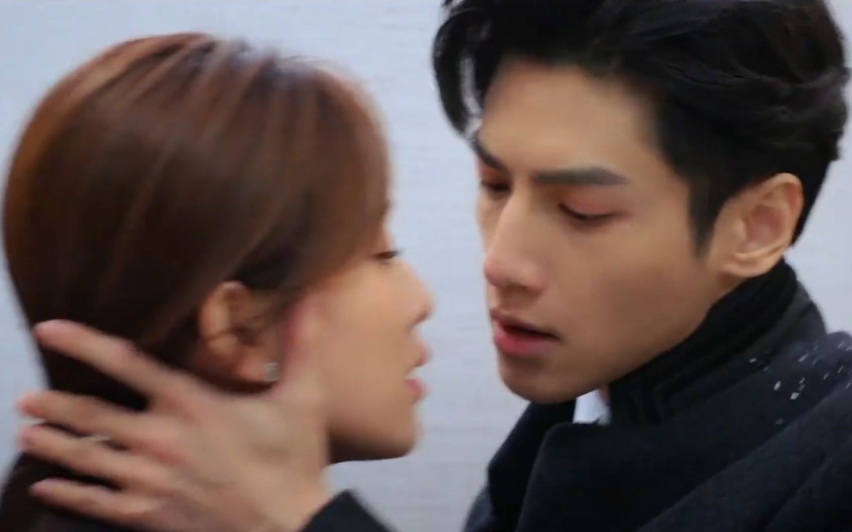 半糖解锁爆甜壁咚吻戏花絮!