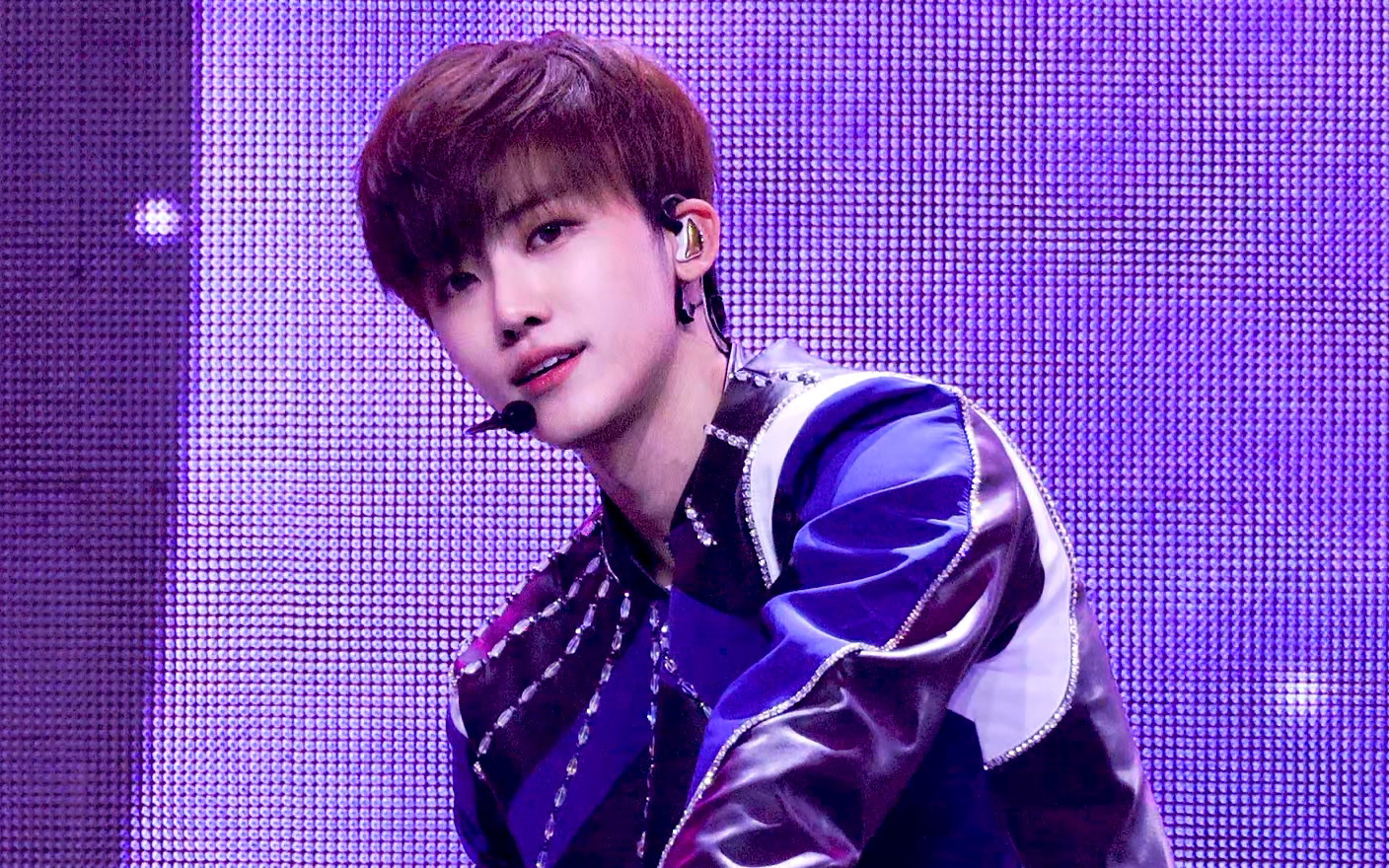 【罗渽民】211114 舞台4k直拍合集 by dafttaengk hello future hot