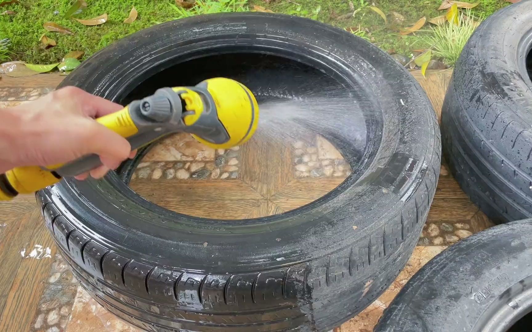 13元买的4个废旧轮胎可以做成绝美的落地茶几凳又可以当凳子又可以当