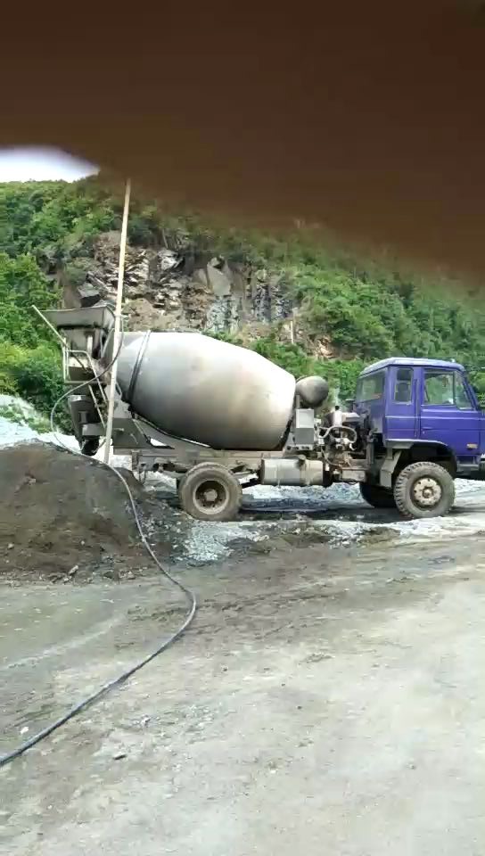 柴油机改装车 商混搅拌车 小型搅拌车 修路用搅拌车施工现场哔哩哔哩bilibili