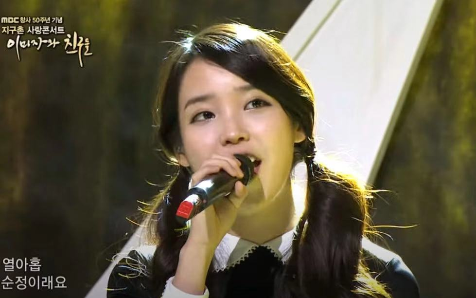 [图]【IU】[19岁纯真的爱]早期舞台@Global Village Love Concert(20111225)