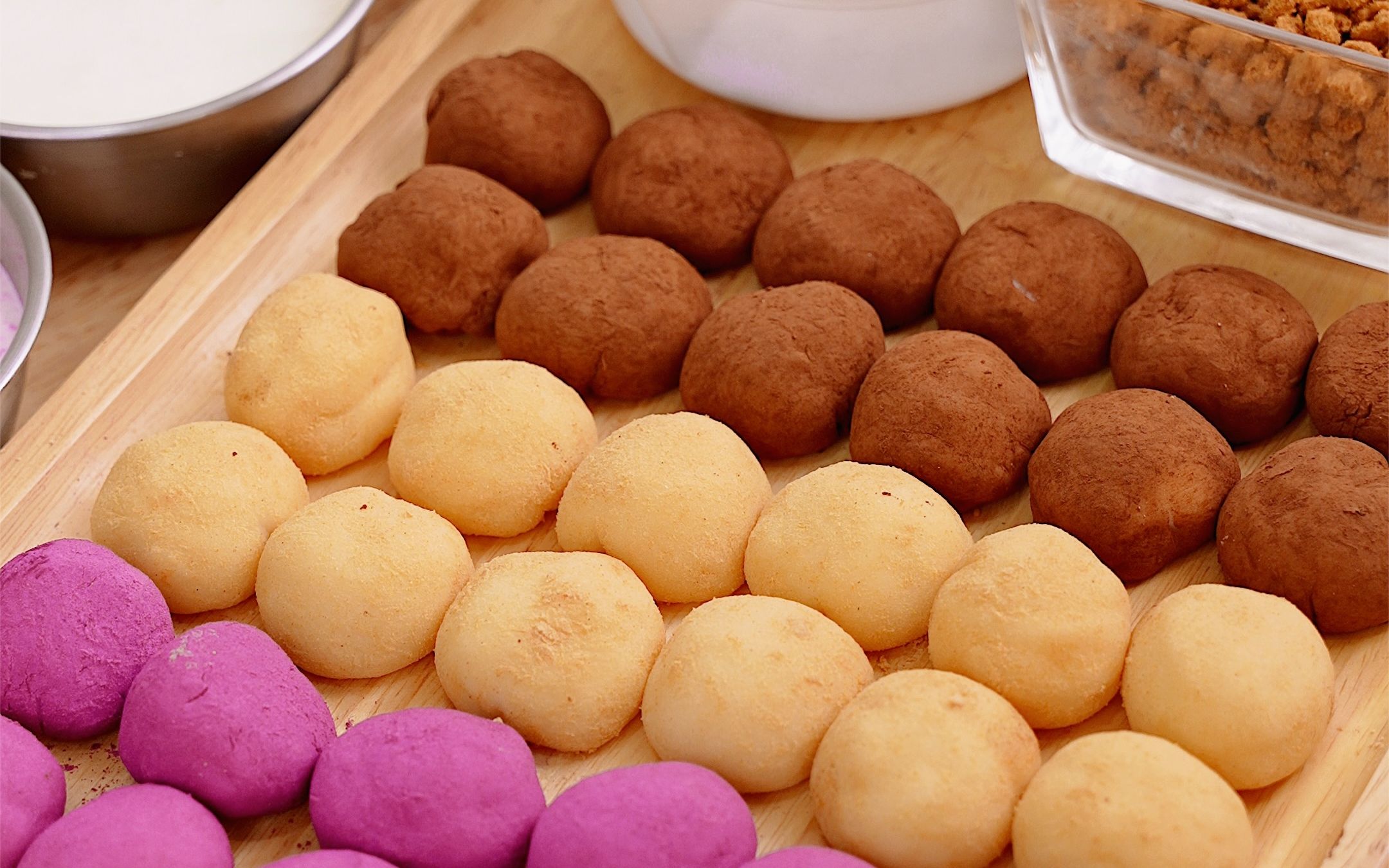 复刻一下最近风很大的蘸酱麻薯,简单的食材和做法没想到口感如此棒,这