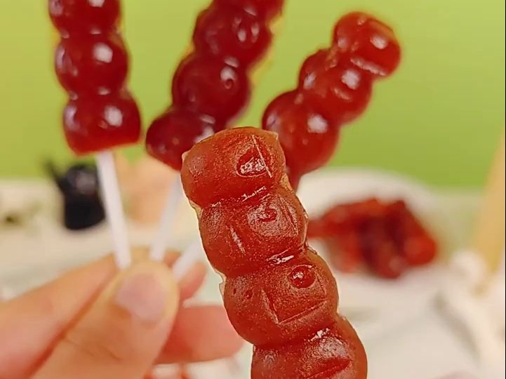 童趣可爱造型的山楂葫芦串