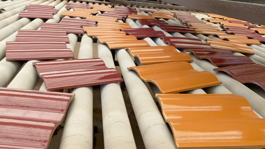 瓦片色泽鲜艳,声音清脆通透#屋面瓦#琉璃瓦#瓦片#屋顶瓦#西瓦