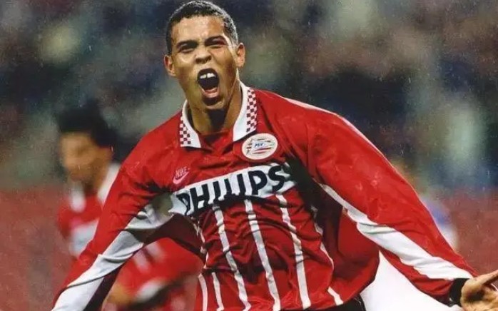 【fifa22mod】欧冠决赛 埃因霍温4:0皇家马德里 大罗,罗本,斯塔姆进球