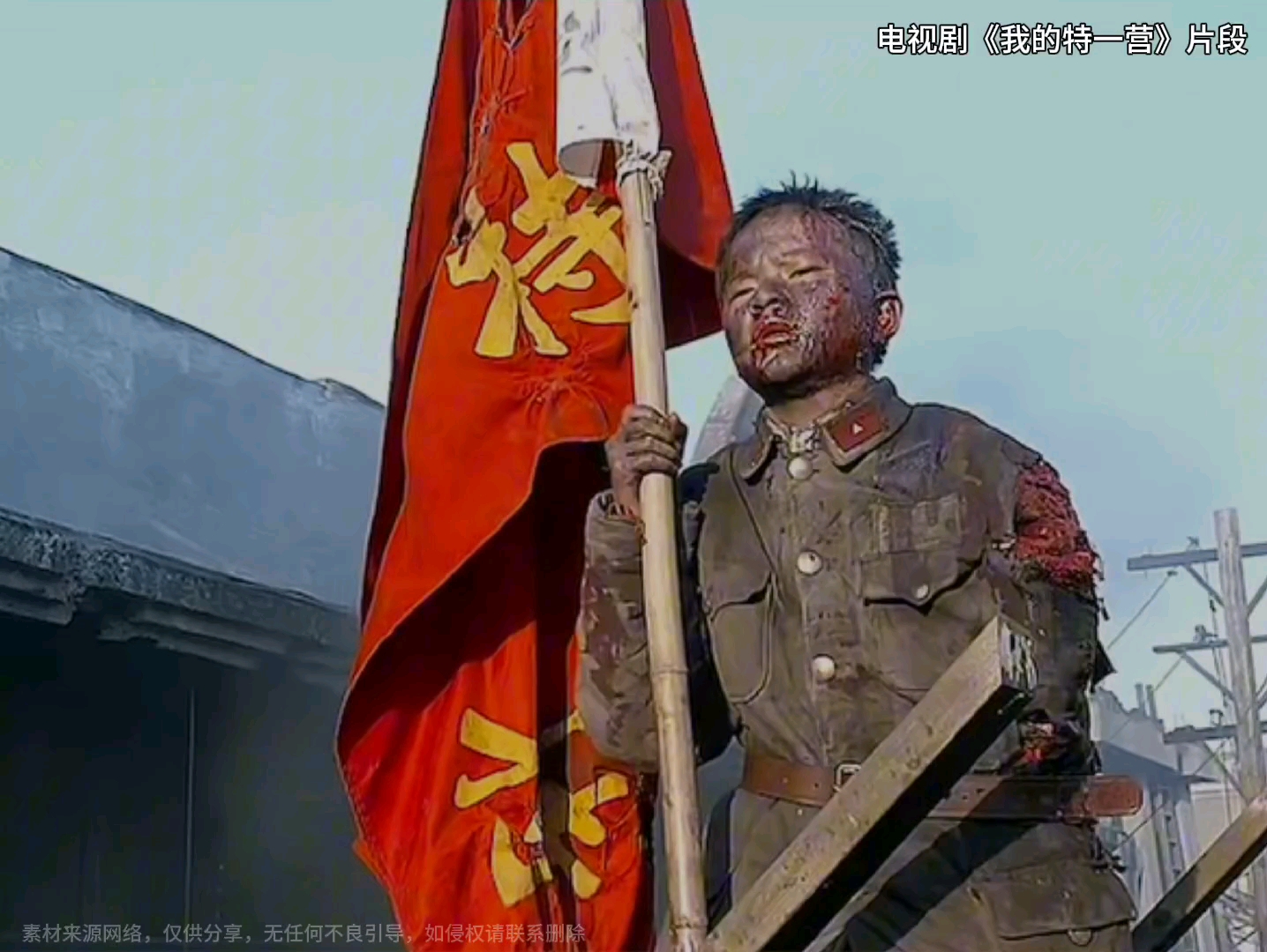 年仅13岁川军,被炸断一只胳膊,独臂的他捡起地上的军旗,一步一步地走