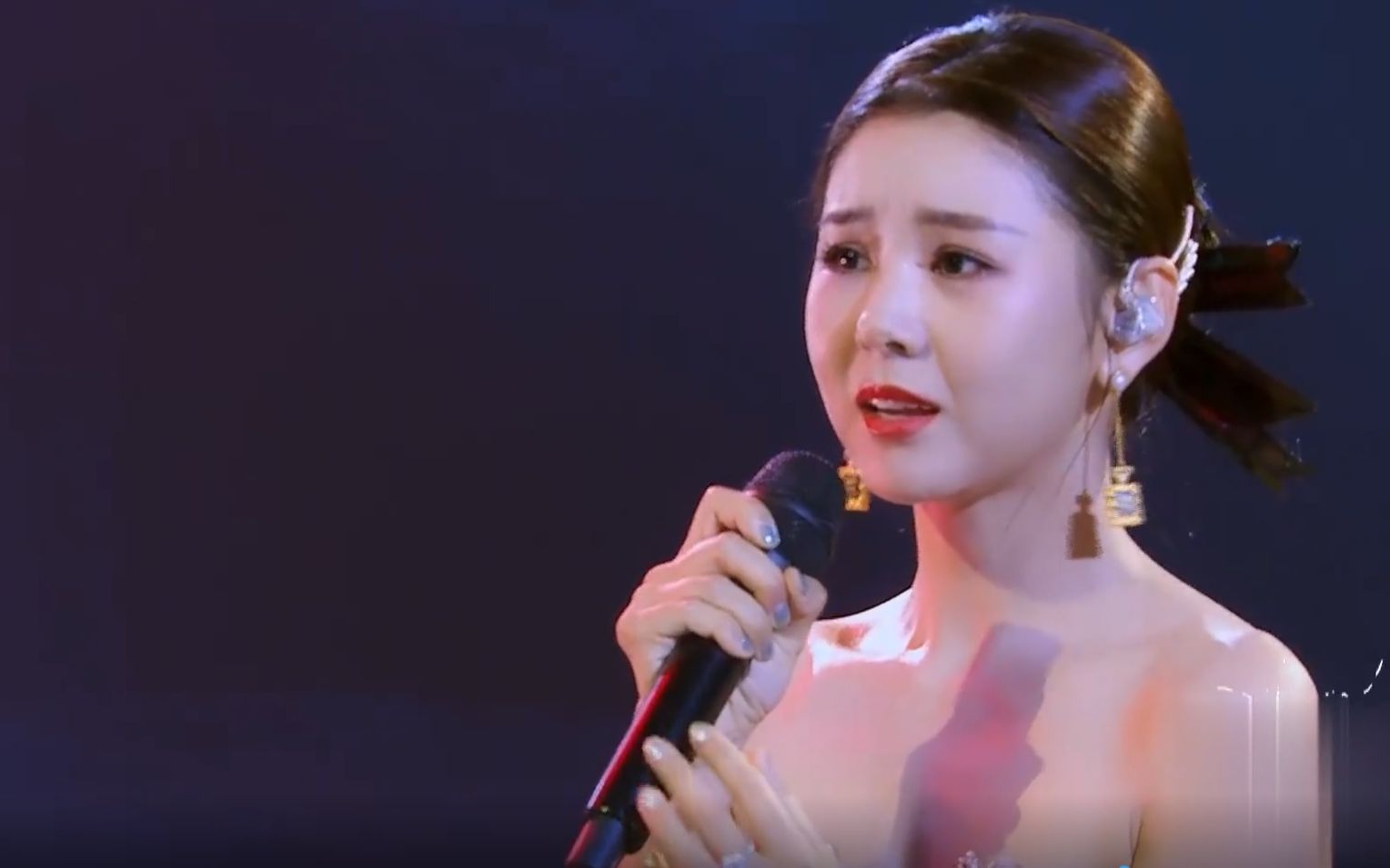 李小萌真是沧海遗珠,这超强唱功,不当专业歌手真是可惜_哔哩哔哩_bili