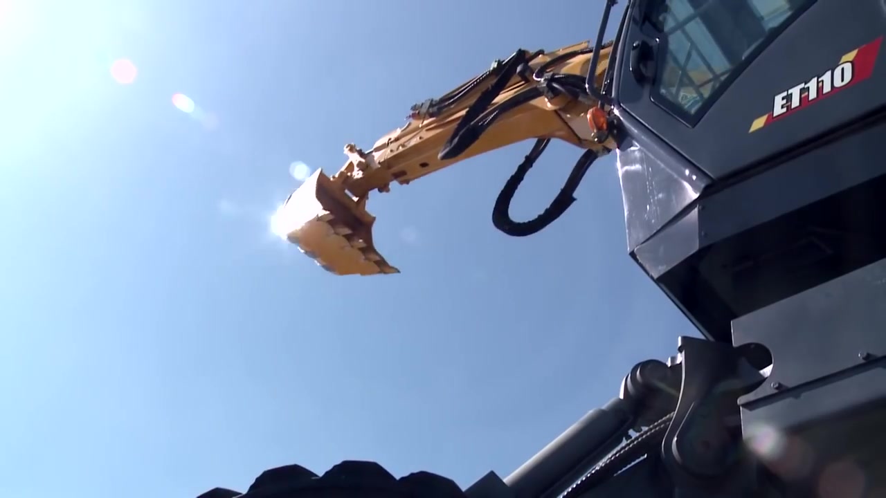 [图]徐工机械 ET110和ET111全地形挖掘机 XCMG ET110 and ET111 Mobile Walking Excavator