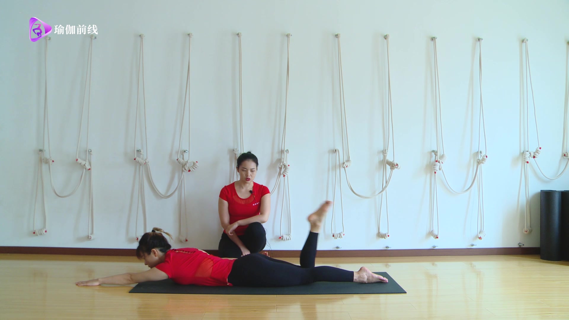 瑜伽前线杜梦谭蔚玲老师的瑜伽半弓式精讲