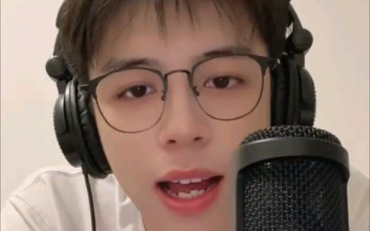陈梓铭终于又开始直播啦!有新设备哦,唱歌好听的帅气小哥哥
